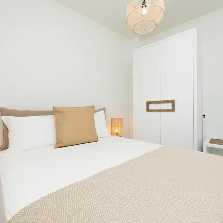 Konstantinou Deluxe *