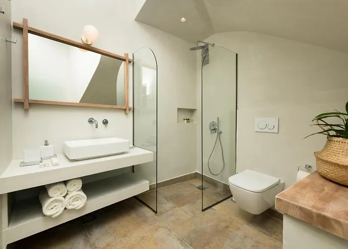 Konstantinou Deluxe *