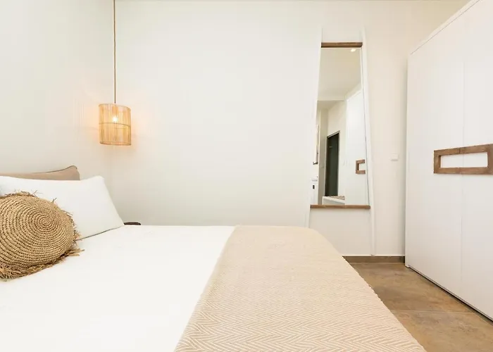 Konstantinou Deluxe Apartment *