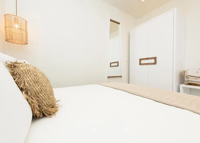 Konstantinou Deluxe Skála Marión