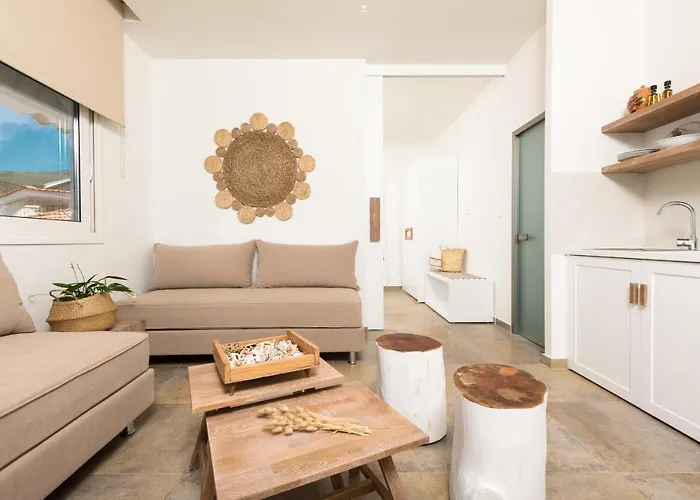 Konstantinou Deluxe *