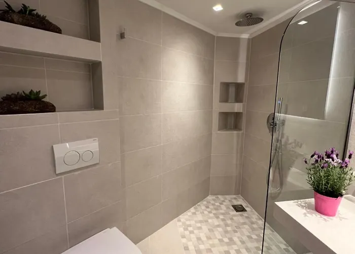 Konstantinou Deluxe * Skála Marión