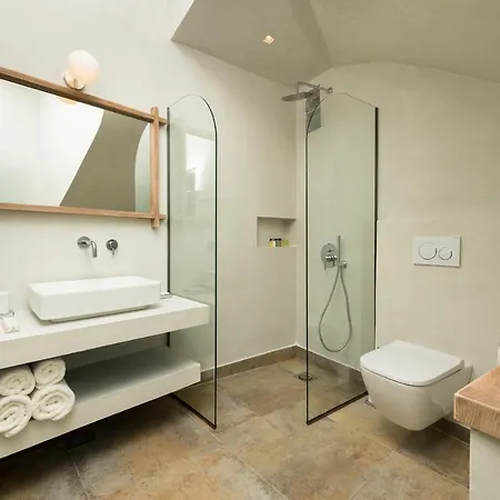 Konstantinou Deluxe *