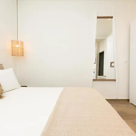 Konstantinou Deluxe Apartment *