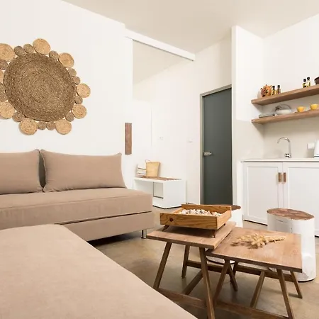 Konstantinou Deluxe *