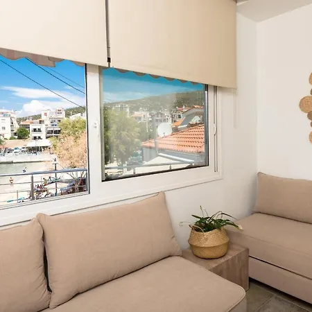 Konstantinou Deluxe Skála Marión