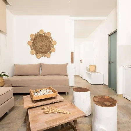 Konstantinou Deluxe *