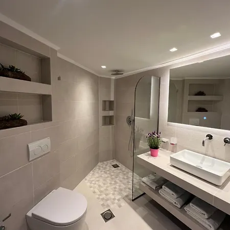 Konstantinou Deluxe Apartament Skála Marión