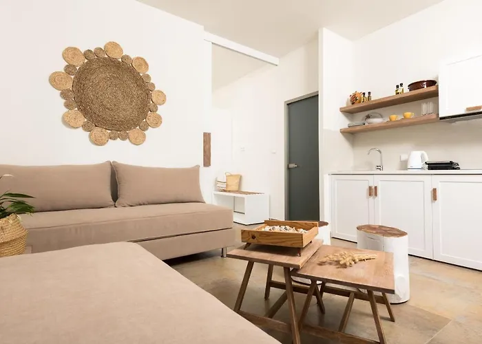 Konstantinou Deluxe *