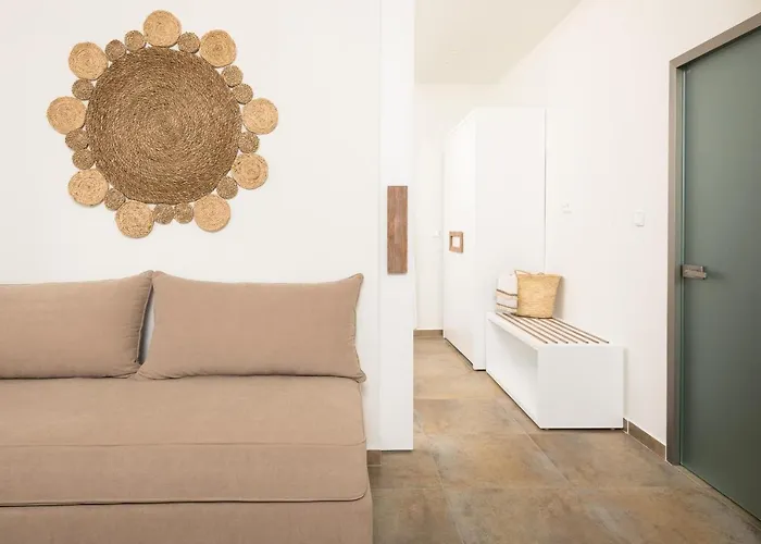 Konstantinou Deluxe *