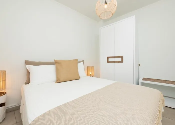 Konstantinou Deluxe *